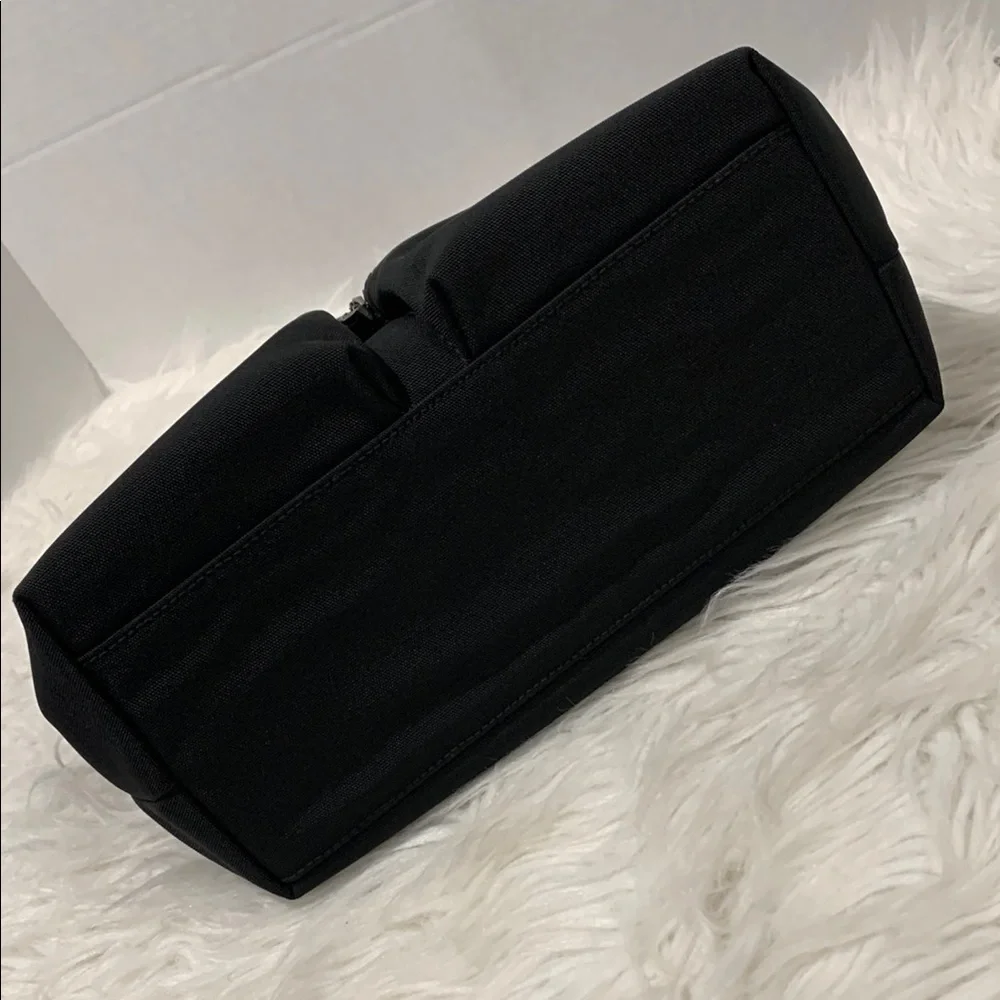 GUCCI  Black Hand Bag 2 zip Front Pockets Magnetic Top Closure - Picture 10 of 13
